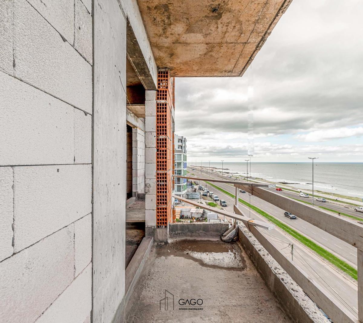 Departamento 3 ambientes al frente con balcón y vista al mar