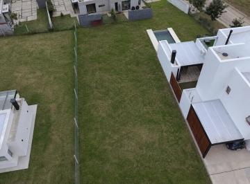 Terreno · 429m² · Lote en El Barrio "El Quimilar" en Calle 11 Entre 456 y 457