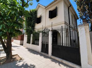 Casa · 124m² · 4 Ambientes · Casa Sobre Lote Propio con Jardín, Terraza y Gran Potencial de Renovación en Colegiales