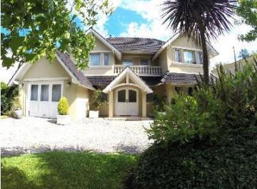 Casa · 290m² · 6 Ambientes · 1 Cochera · Casa en Haras del Pilar