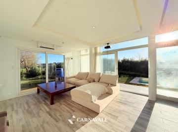 Casa · 220m² · 5 Ambientes · Alquiler Casa 4 Ambientes en Arenas del Sur con Pileta