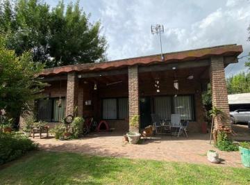 Quinta vacacional · 200m² · 5 Ambientes · 1 Cochera · Venta Casa Quinta 4 Ambientes Pilar