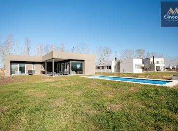 Casa · 157m² · 4 Ambientes · 2 Cocheras · Casa en Haras del Sur III