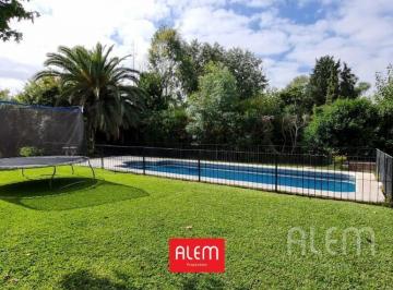 Casa · 160m² · 5 Ambientes · Casa de 2 Dorm. en El Ombú