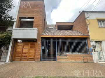 Casa · 238m² · 5 Ambientes · 1 Cochera · Venta Casa 5 Ambientes con Cochera y Piscina en Villa Dominico