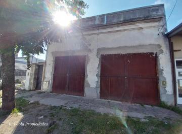 Casa · 196m² · 4 Ambientes · 2 Cocheras · Casona Modernizada con Locales y Fondo