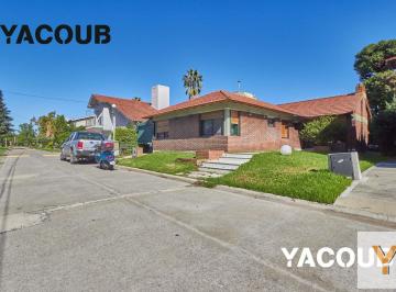 Casa · 160m² · 5 Ambientes · 2 Cocheras · Casa en Venta - 4 Dorm. 2 Baños - Cocheras - 375 m² - El Venado I, Esteban Echeverría