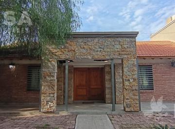 Casa · 500m² · 20 Ambientes · 1 Cochera · Insa Propiedades Ofrece Casa en Alquiler en Las Heras