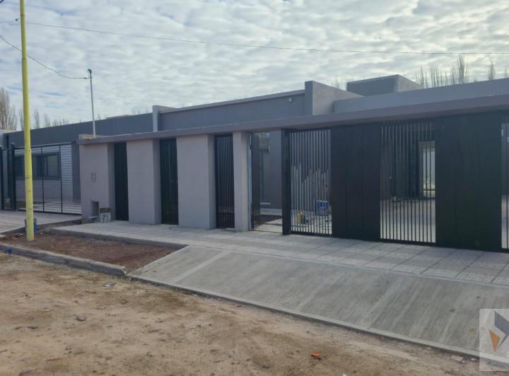 Casa · 171m² · 4 Ambientes · 2 Cocheras