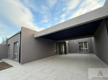 Casa · 171m² · 4 Ambientes · 2 Cocheras · Venta de Casa a Estrenar! - B° La Consuelo - 3 Dorm. + Pileta