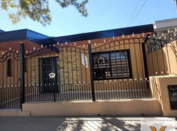 Casa · 200m² · 3 Ambientes · 1 Cochera · Casa en Venta - 2 Dorm. 2 Baños 1 Cochera - 432 m² - Quilmes