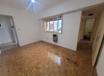 Departamento · 52m² · 3 Ambientes · Alquiler Residencial 3 Amb Flores Piso Alto Lumino