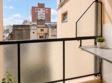 Departamento · 52m² · 3 Ambientes · Alquiler Residencial 3 Amb Flores Piso Alto Lumino