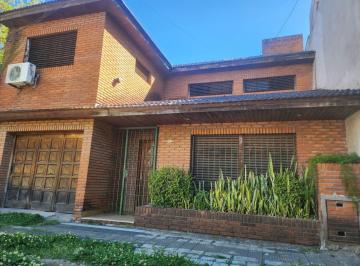 Casa · 328m² · 5 Ambientes · 1 Cochera · Casa - Gerli