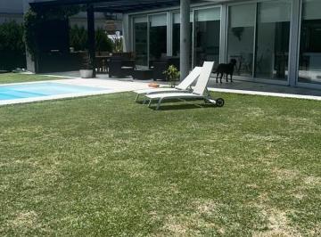 Casa · 300m² · 4 Ambientes · Casa Barrio Privado Rumenco