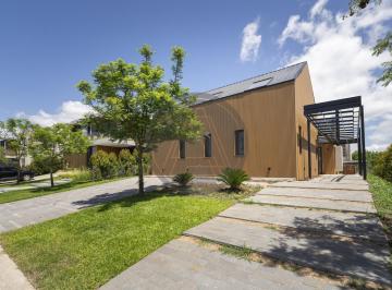 Casa · 243m² · 5 Ambientes · 3 Cocheras · Casa 5 Ambientes a Estrenar en Venta - Nordelta Barrio Privado Los Castaños