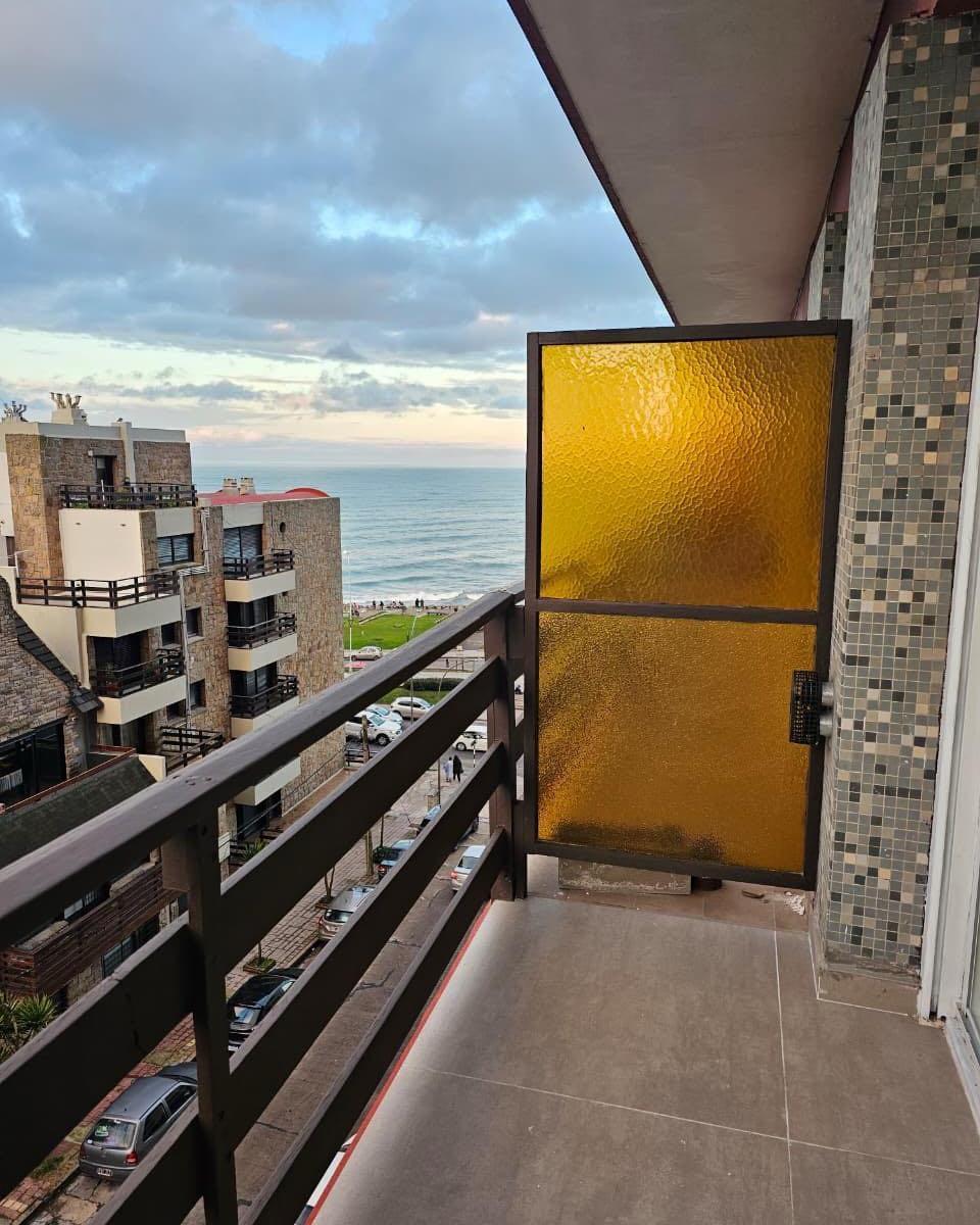 Departamento 2 Ambientes con Doble Balcón y Vista al Mar - Punta Iglesia