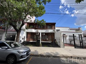 PH · 124m² · 4 Ambientes · 1 Cochera · Venta Duplex 4 Ambientes con Cochera y Patio en Floresta
