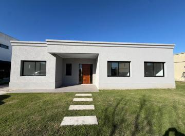 Casa · 176m² · 5 Ambientes · 4 Cocheras · Casa en Venta a Estrenar en El Canton Norte, Escobar