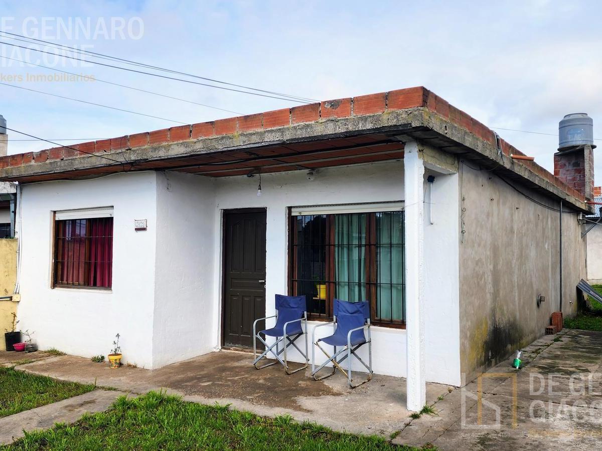 Casa de 3 ambientes con amplio parque y potencial de ampliación