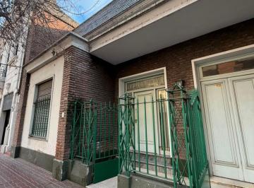 Casa · 320m² · 8 Ambientes · 1 Cochera · Se Vende Casa a Refaccionar /desarrollo