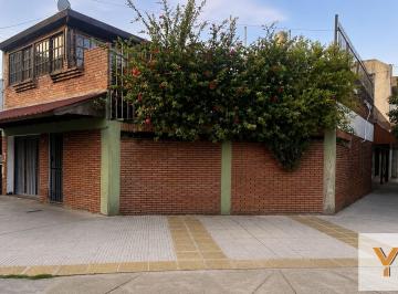 Casa · 100m² · 3 Ambientes · Casa en Venta - 2 Dorm. 1 Baño - 120 m - Parque Avellaneda