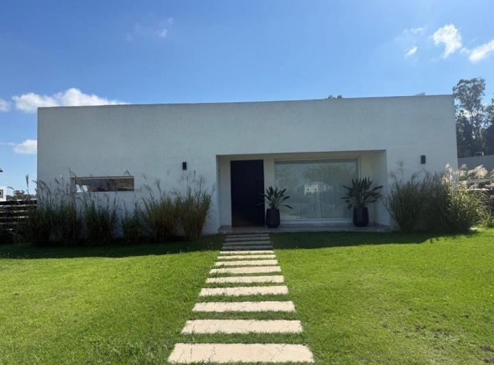 Casa · 150m² · 3 Ambientes · 2 Cocheras