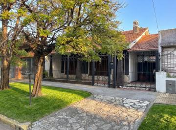 Casa · 181m² · 5 Ambientes · 1 Cochera · Casa en Temperley Este