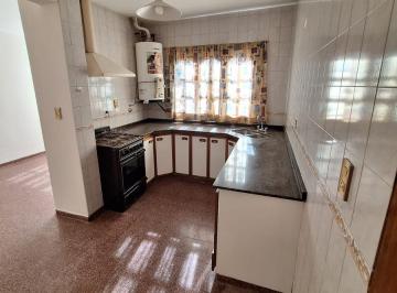 Casa · 70m² · 3 Ambientes · 1 Cochera · Casa en Maipu
