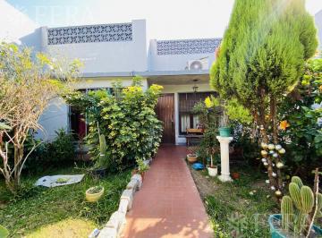 Casa · 127m² · 4 Ambientes · 1 Cochera · Venta de Casa con Cochera y Terraza en Wilde