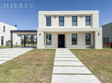 Casa · 218m² · 5 Ambientes · 2 Cocheras · Casa en Venta con Renta en Pebble Beach, Pilar Golf