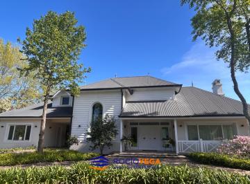 Casa · 1550m² · 4 Ambientes · 2 Cocheras · Casa en Venta Sobre Polo en Country San Diego Moreno