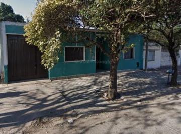 Casa · 180m² · 4 Ambientes · 1 Cochera · Casa en Villa Azalais