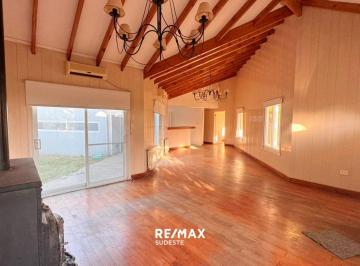 Casa · 204m² · 4 Ambientes · 2 Cocheras · Casa en Pago Chico –