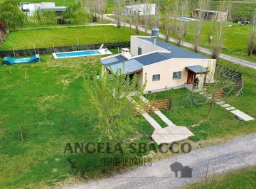 Casa · 150m² · 4 Ambientes · 1 Cochera · Excelente Casa en El Pueblo de Torres. Apto Credito.