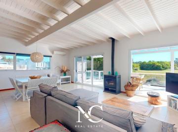 Casa · 178m² · 5 Ambientes · 2 Cocheras · Casa en Venta en Costa Esmeralda con Fondo Al Golf