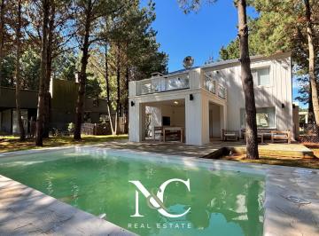Casa · 200m² · 6 Ambientes · Casa en Venta de 6 Ambientes en Costa Esmeralda