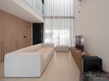 Casa · 173m² · 5 Ambientes · 2 Cocheras · Duplex de Categoría en Venta de 3 Dorm. con Pileta - Campo Chico