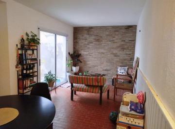 Departamento · 54m² · 2 Dormitorios · PH en Venta en Los Hornos de 3 Ambientes.