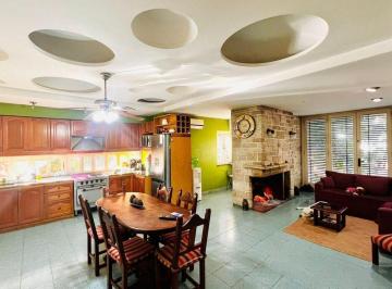 Casa · 328m² · 5 Ambientes · 1 Cochera · Casa 4 Ambientes Barrio Suhr Horeis