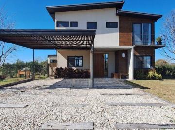 Casa · 200m² · 4 Ambientes · 2 Cocheras · Venta Casa de Diseño - Pilar - Acepta Prop. en Pago