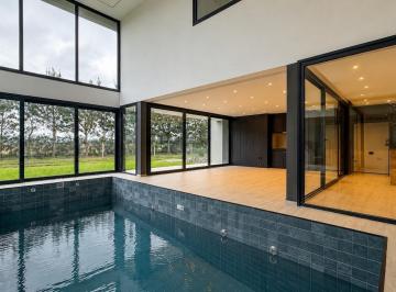 Casa · 273m² · 5 Ambientes · 2 Cocheras · Casa de Categoria a Estrenar con Piscina Cubierta | Tierras del Mar