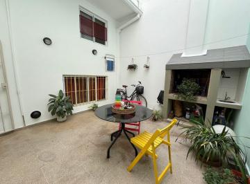 PH · 121m² · 4 Ambientes · Impecable PH en Una Ubicación Privilegiada de Caballito.