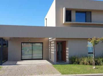 Casa · 260m² · 3 Ambientes · 2 Cocheras · Casa en Don Mateo