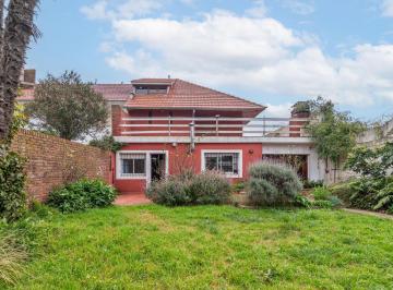 Casa · 209m² · 4 Ambientes · 3 Cocheras · Casa 4 Amb con Parque y Piscina - Parque Luro