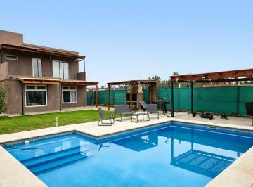 Casa · 138m² · 3 Ambientes · 2 Cocheras · Casa en Venta, 3 Ambientes, en Barrio La Arbolada, Pilar, Gba Norte
