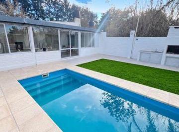 Casa · 105m² · 4 Ambientes · 1 Cochera · Venta Casa de 2 Dormis con Parque y Piscina