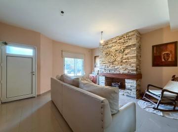 Casa · 223m² · 6 Ambientes · 1 Cochera · Venta/permuta: Casa de 4 con Cochera y Patio. Cañada de Gómez, Argentina.