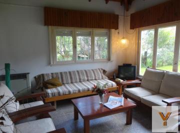 Casa · 145m² · 4 Ambientes · 2 Cocheras · Casa en Venta - 3 Dorm. 2 Baños 2 Cocheras - 760 m² - Costa del Este