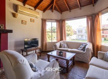 Casa · 87m² · 4 Ambientes · 1 Cochera · Casa en Venta en Mar de Ostende, Costa Atlantica